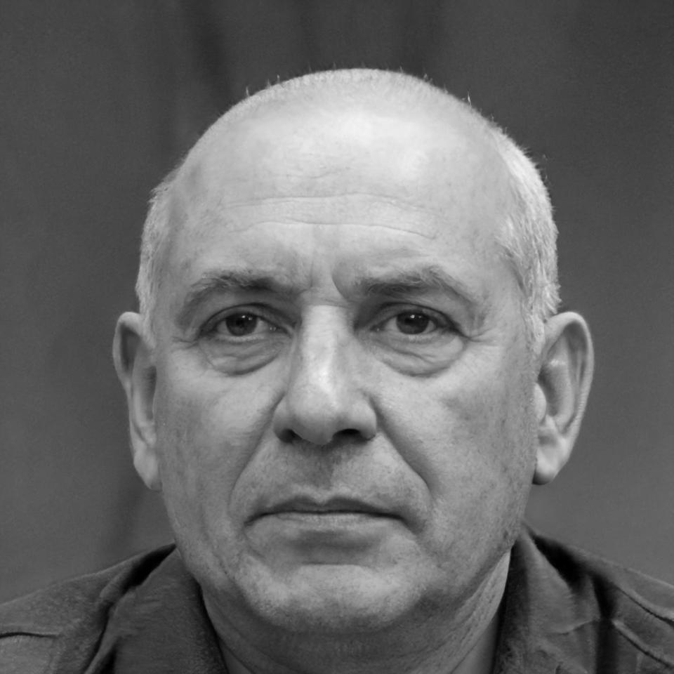 Portrait professionnel de Julien Marchand, consultant spécialisé